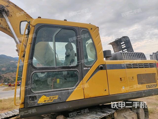 左后方玻璃角标（驾驶室部分）