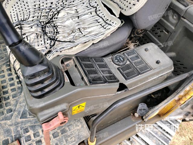 座椅左侧控制台/音响/含左手柄（驾驶室部分）