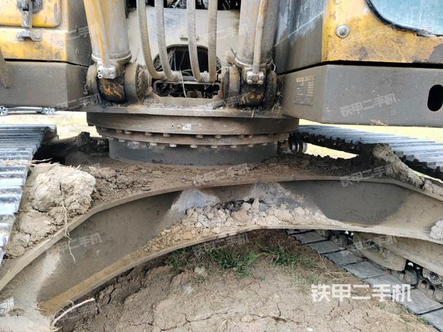 转盘和下车架正前（工作和回转装置）