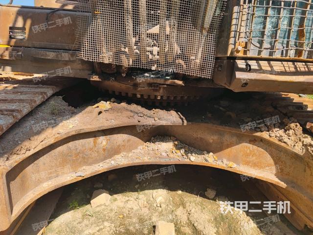 轉(zhuǎn)盤(pán)和下車(chē)架正前（工作和回轉(zhuǎn)裝置）