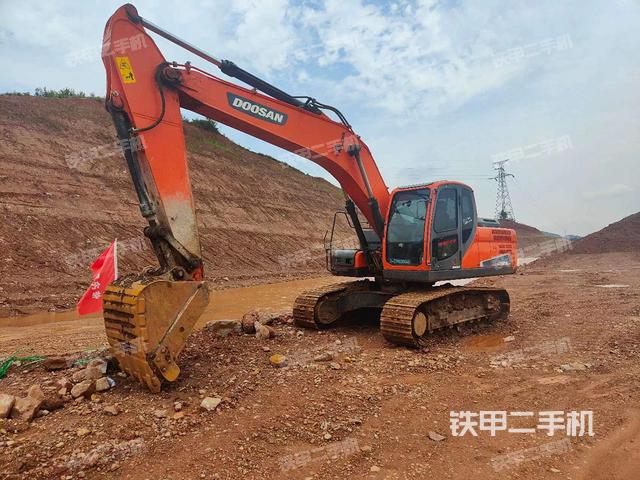 斗山DX215-9C挖掘机