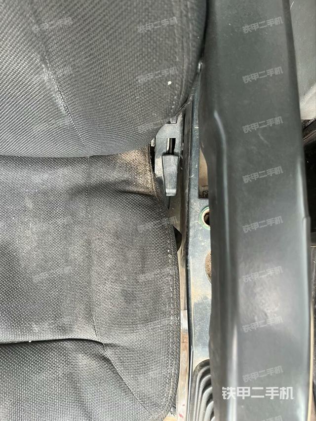 右側(cè)玻璃角標(biāo)（駕駛室部分）