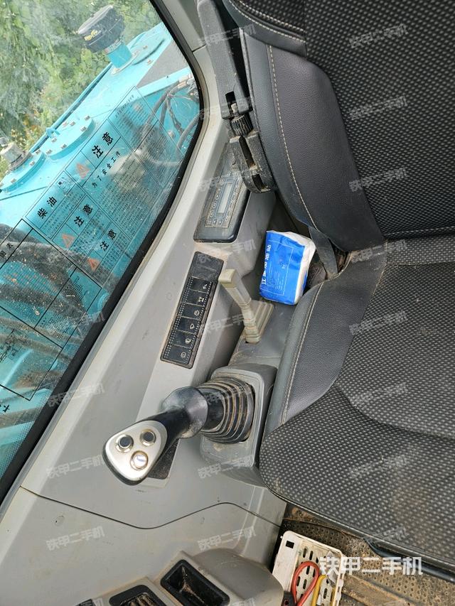 座椅右侧控制台/钥匙门/油门/含右手柄（驾驶室部分）