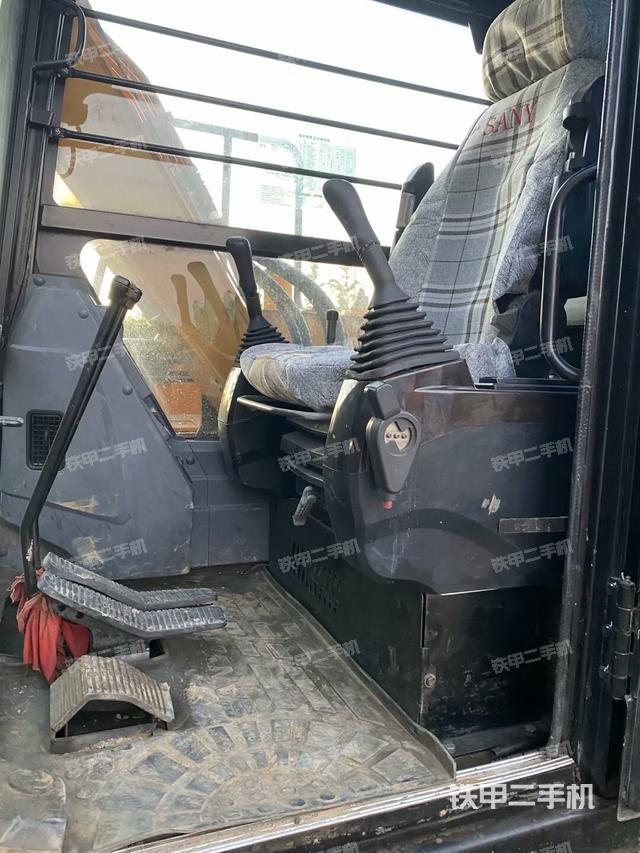 驾驶室整体（整机外观）