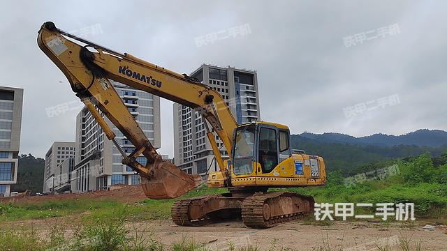 小松PC220-7挖掘机