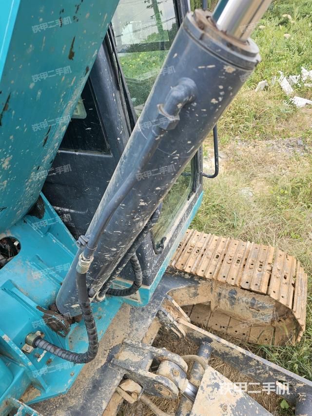 转盘和下车架正前（工作和回转装置）