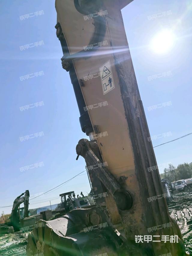 小臂整体左后（工作和回转装置）