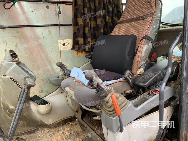 駕駛室整體（整機外觀）