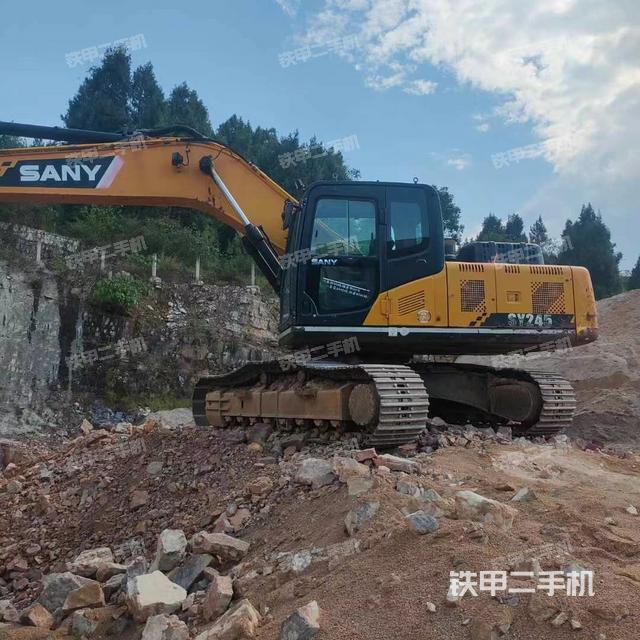 三一重工SY215C挖掘机
