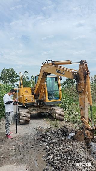 阜阳山东临工E675FS挖掘机实拍图片