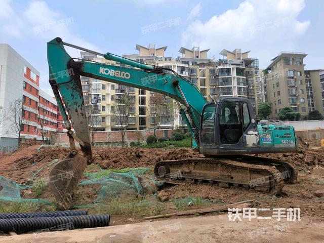 神鋼SK210LC-8挖掘機(jī)