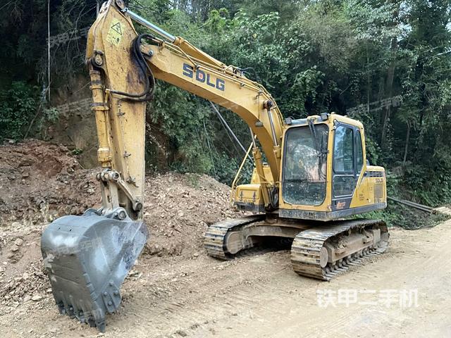 山东临工E6135FS挖掘机