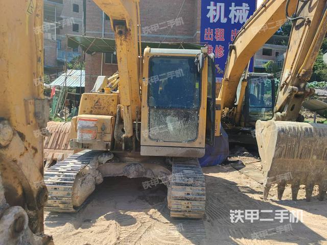 山东临工E675F挖掘机