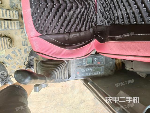 后窗玻璃角标（驾驶室部分）