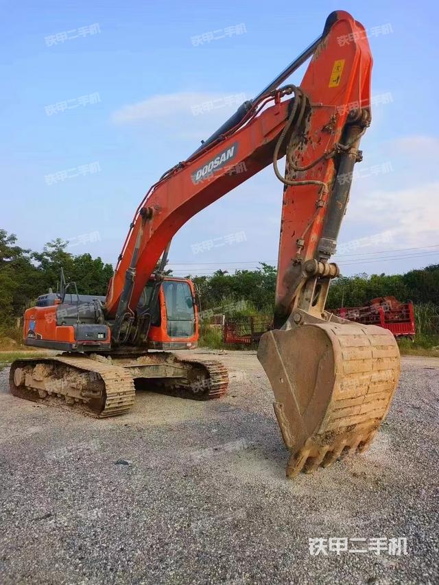 斗山DX340LC-9C挖掘机