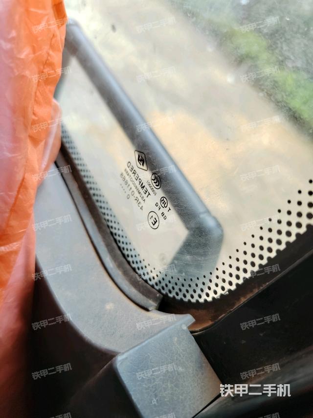 座椅右侧控制台/钥匙门/油门/含右手柄（驾驶室部分）