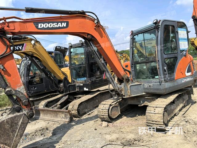 斗山DX55-9C挖掘机
