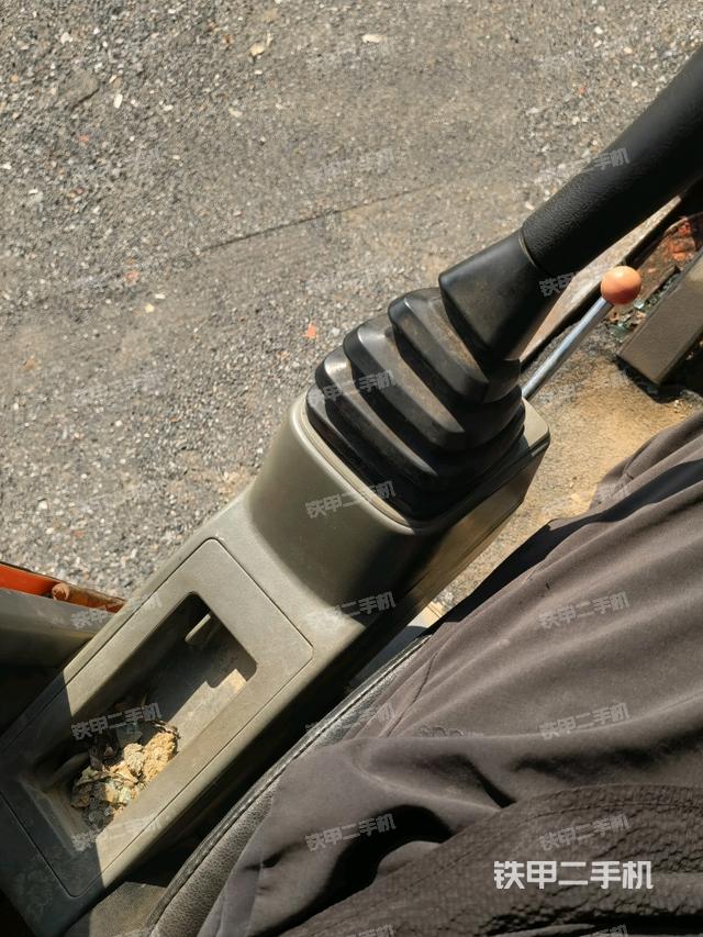 座椅左侧控制台/音响/含左手柄（驾驶室部分）