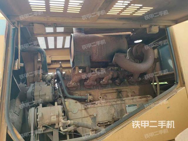 发动机右侧（整机外观及大件）