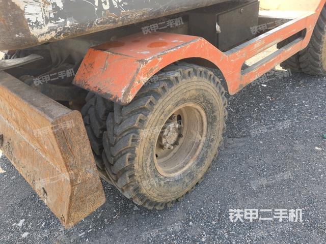 右驱动轮（行走机构）