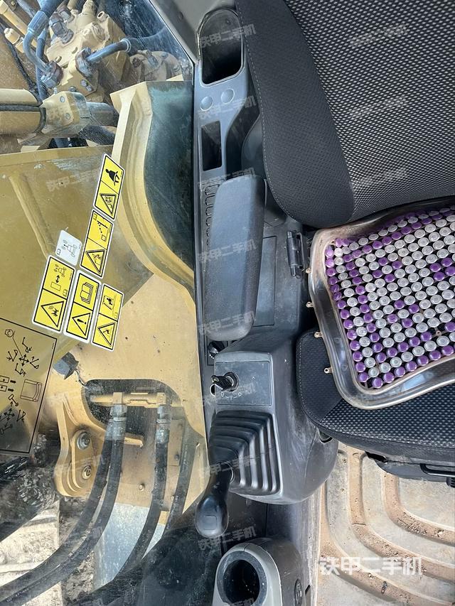 座椅右侧控制台/钥匙门/油门/含右手柄（驾驶室部分）