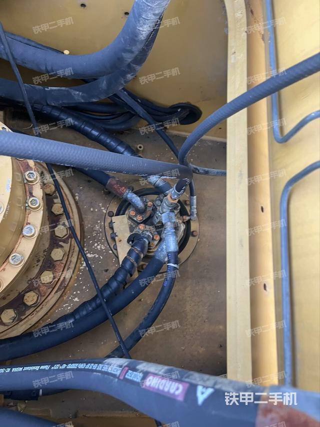 中央回转接头特写（上车部件）