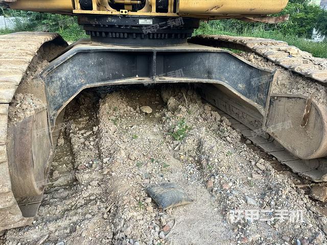 转盘和下车架正前（工作和回转装置）