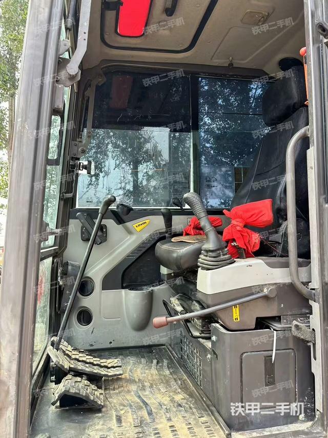 驾驶室顶部（整机外观）