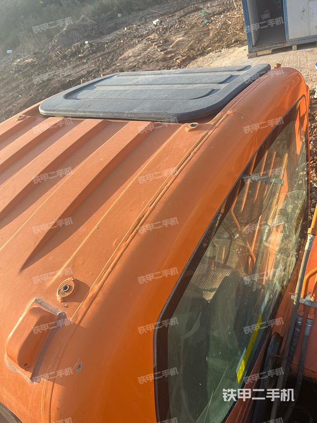 驾驶室顶部（整机外观）