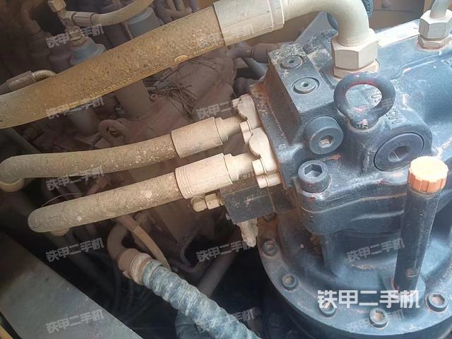 回转马达和主控阀（整机外观）