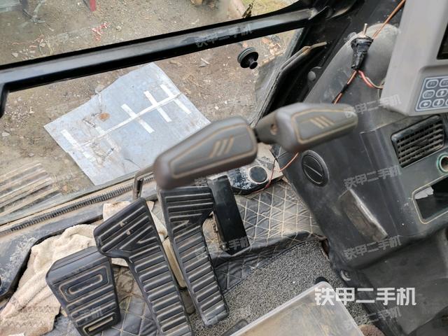 后窗玻璃角標(biāo)(駕駛室部分) 后窗玻璃角標(biāo)(駕駛室部分)