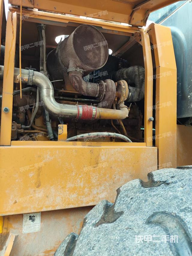 發(fā)動(dòng)機(jī)右側(cè)（整機(jī)外觀及大件）