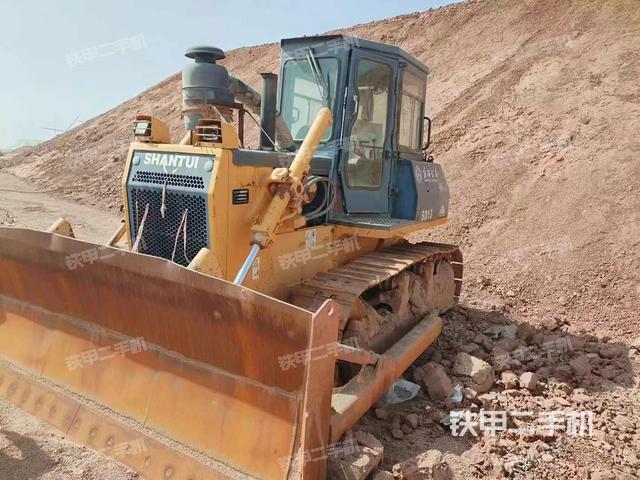 山推SD13標(biāo)準(zhǔn)型推土機(jī)