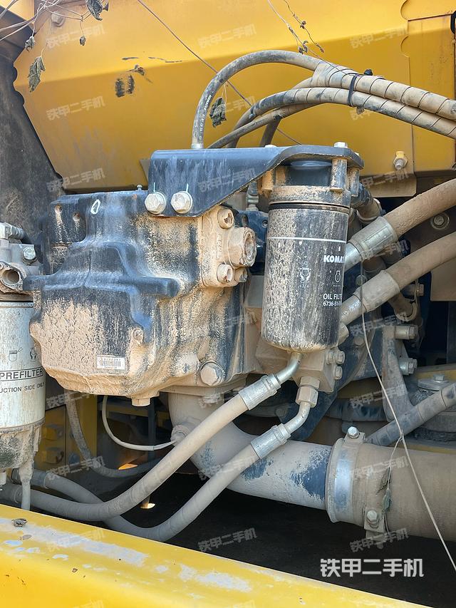 液压泵舱室正面整体（整机外观）