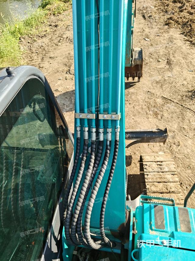 大臂背部俯视（工作和回转装置）