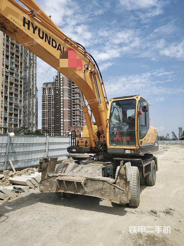 現(xiàn)代R215-9挖掘機(jī)