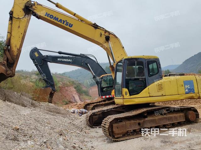 小松PC220-7挖掘機(jī)