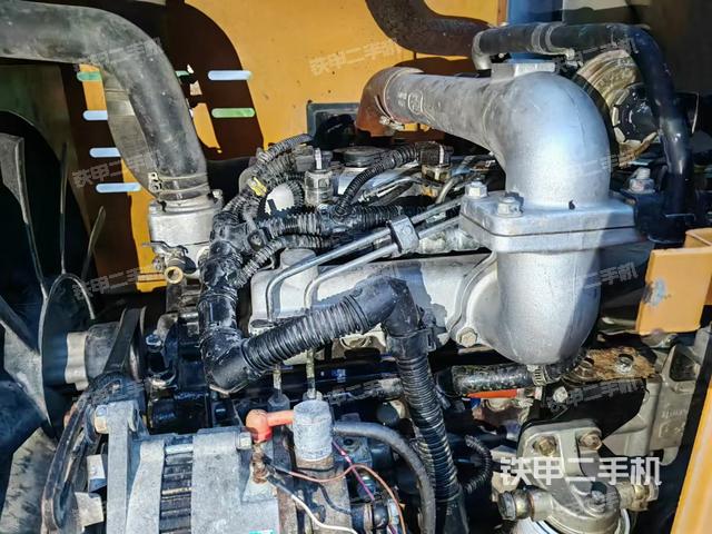 发动机左侧（整机外观及大件）