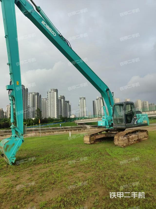 神钢SK270D-8挖掘机
