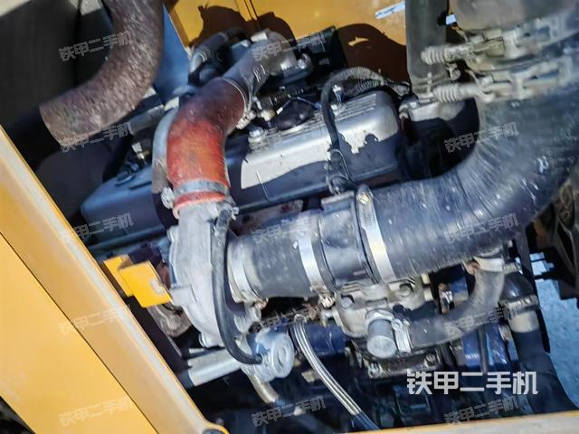 发动机右侧（整机外观及大件）