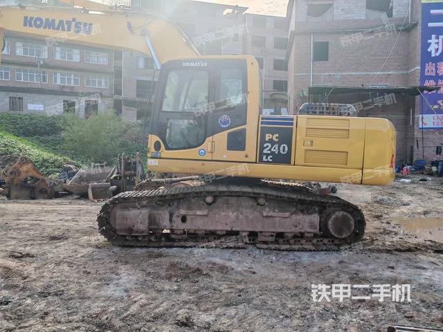 小松PC220-8M0挖掘机