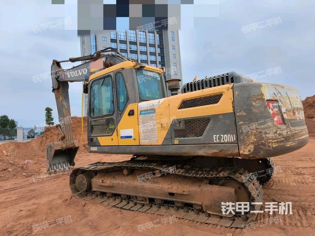 沃尔沃EC200 D挖掘机的设备实拍-第3张实拍照片