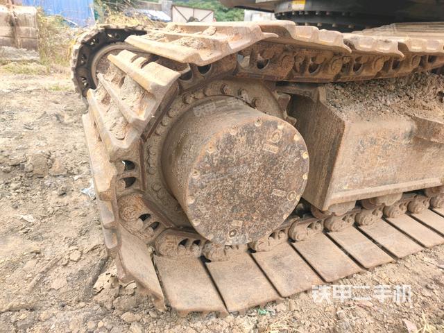 左驅(qū)動輪（行走機(jī)構(gòu)）