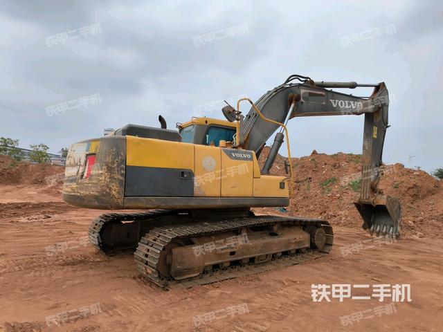 沃尔沃EC200 D挖掘机的设备实拍-第4张实拍照片