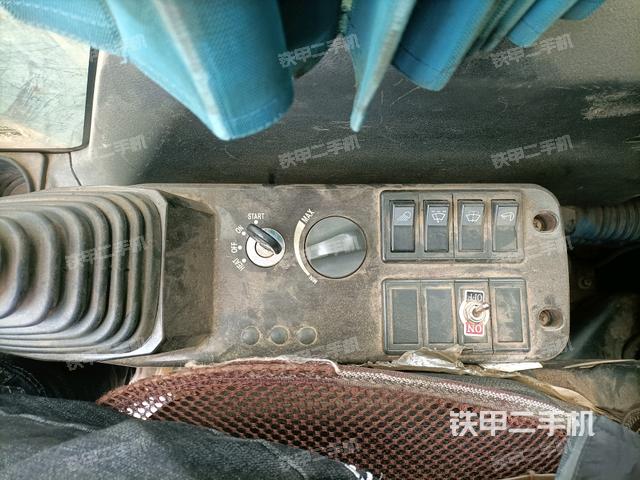 座椅右侧控制台/钥匙门/油门/含右手柄（驾驶室部分）