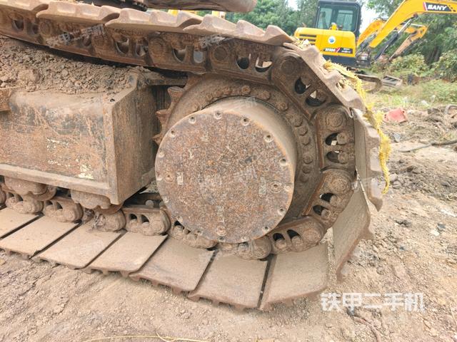 右驅(qū)動輪（行走機(jī)構(gòu)）