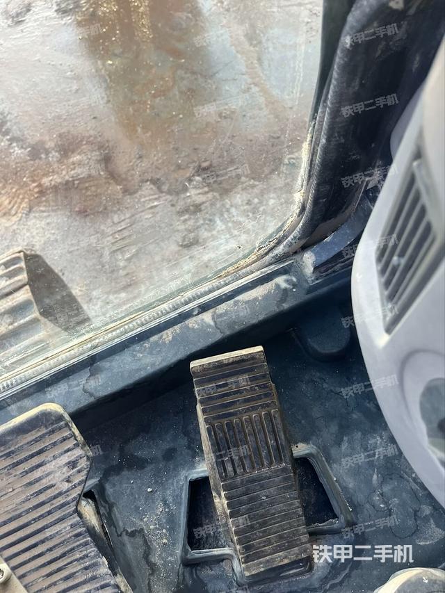 后窗玻璃角标（驾驶室部分）