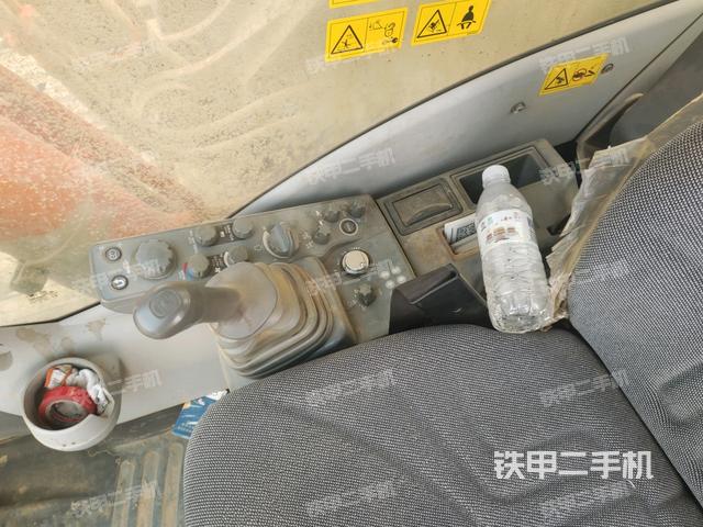 座椅右侧控制台/钥匙门/油门/含右手柄（驾驶室部分）