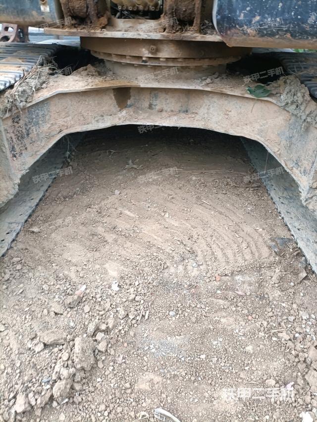 转盘和下车架正前（工作和回转装置）