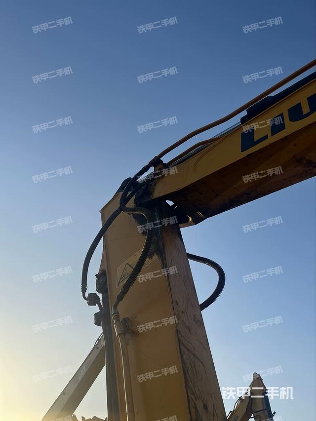 小臂整体左后（工作和回转装置）